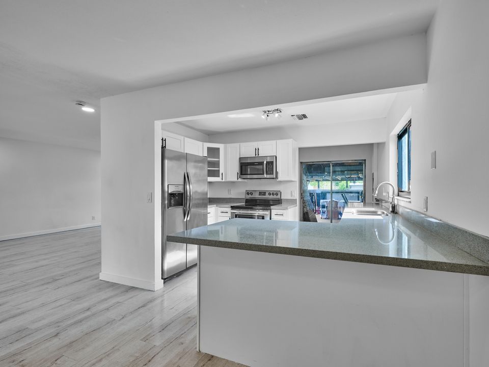 For Sale: $495,000 (3 beds, 2 baths, 1701 Square Feet)