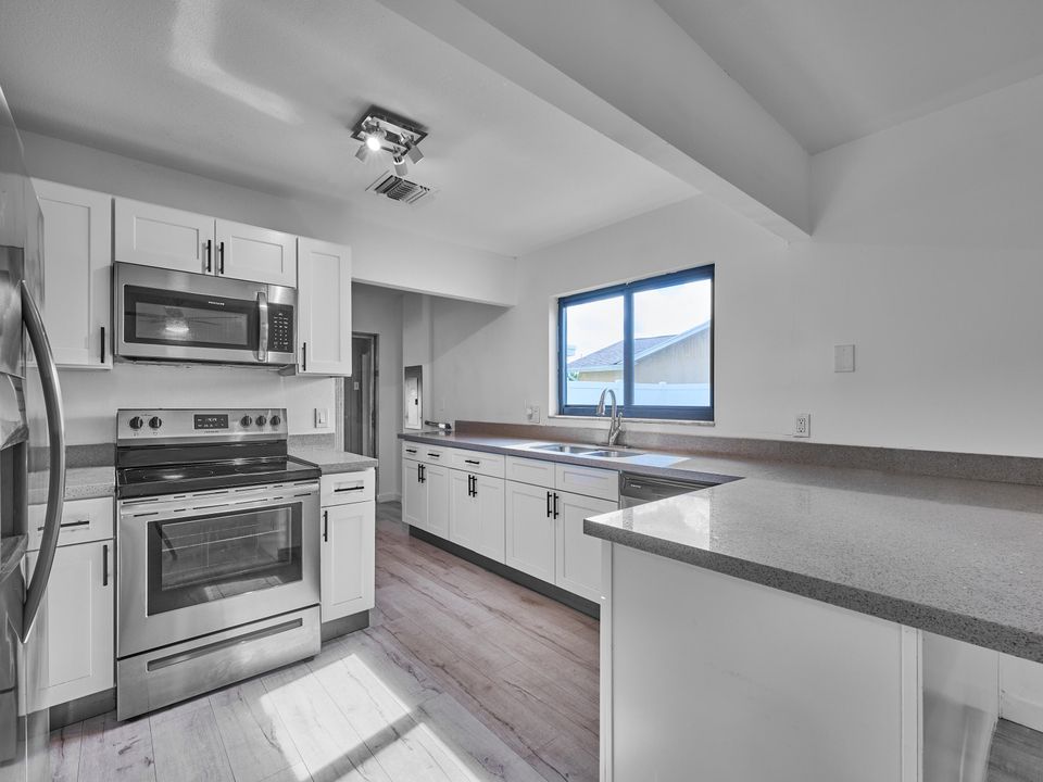 For Sale: $495,000 (3 beds, 2 baths, 1701 Square Feet)