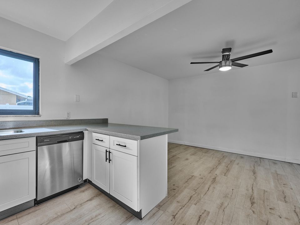 For Sale: $495,000 (3 beds, 2 baths, 1701 Square Feet)