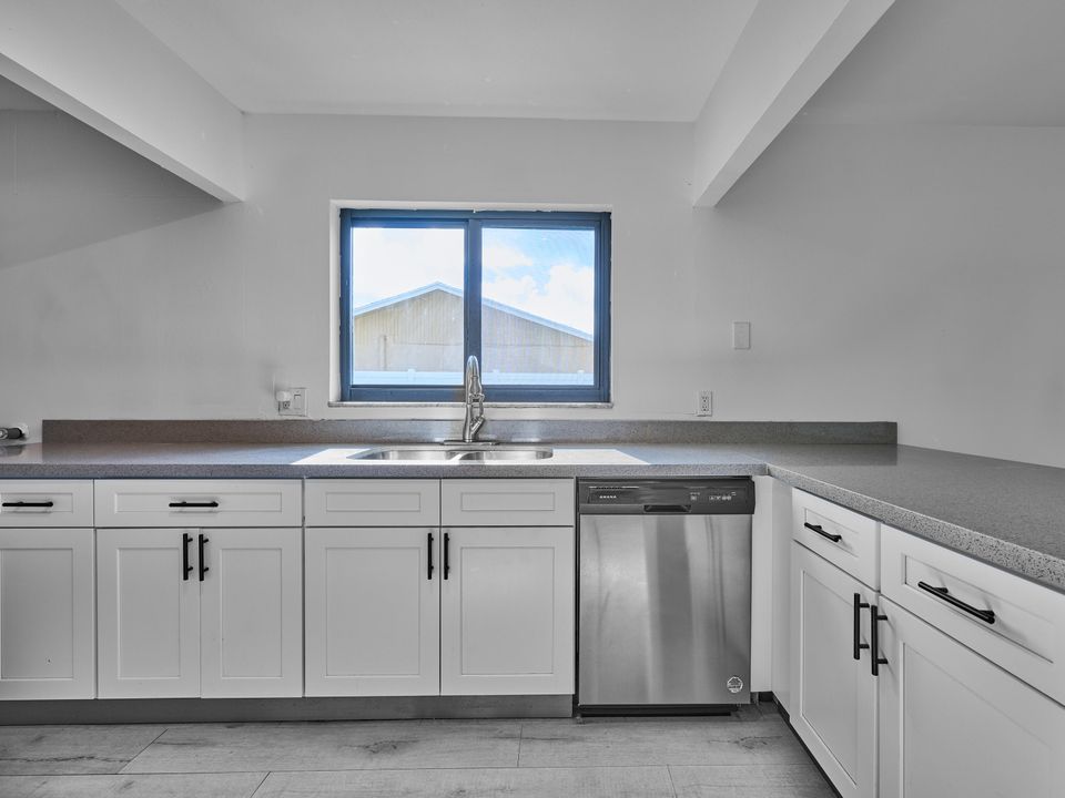 For Sale: $495,000 (3 beds, 2 baths, 1701 Square Feet)