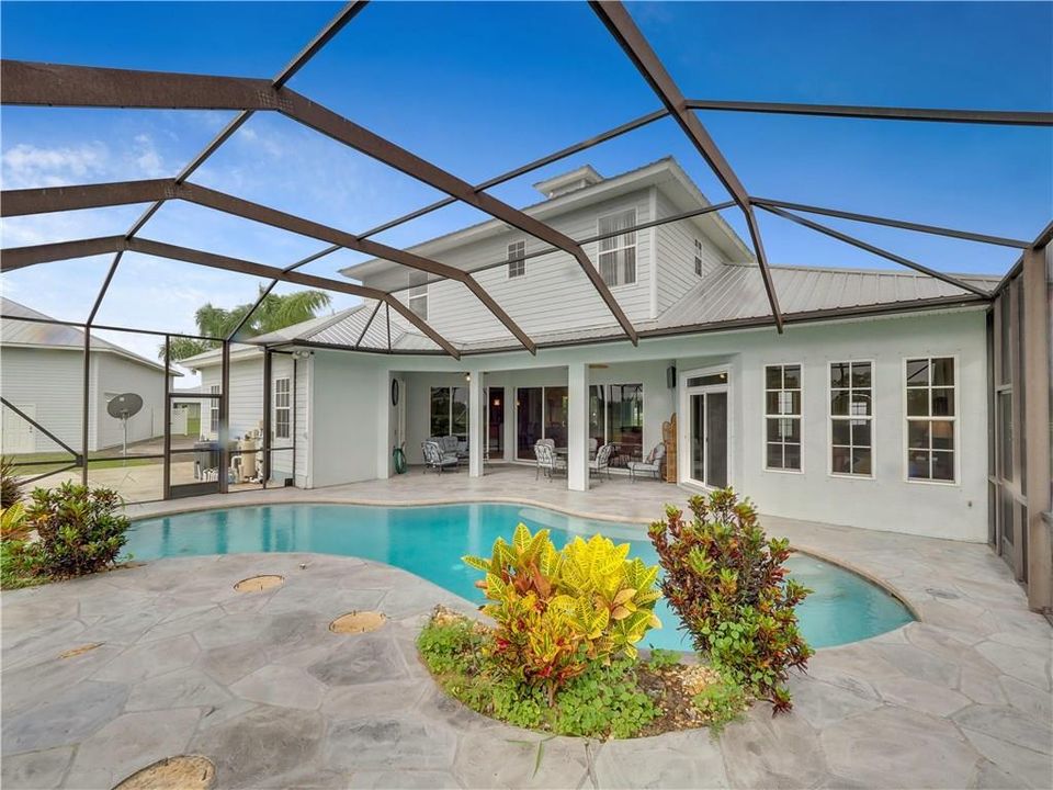 For Sale: $1,600,000 (5 beds, 5 baths, 3839 Square Feet)