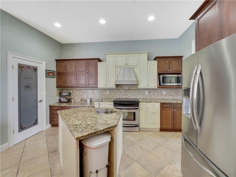 For Sale: $1,600,000 (5 beds, 5 baths, 3839 Square Feet)