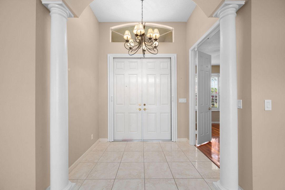 For Sale: $489,900 (2 beds, 2 baths, 2211 Square Feet)