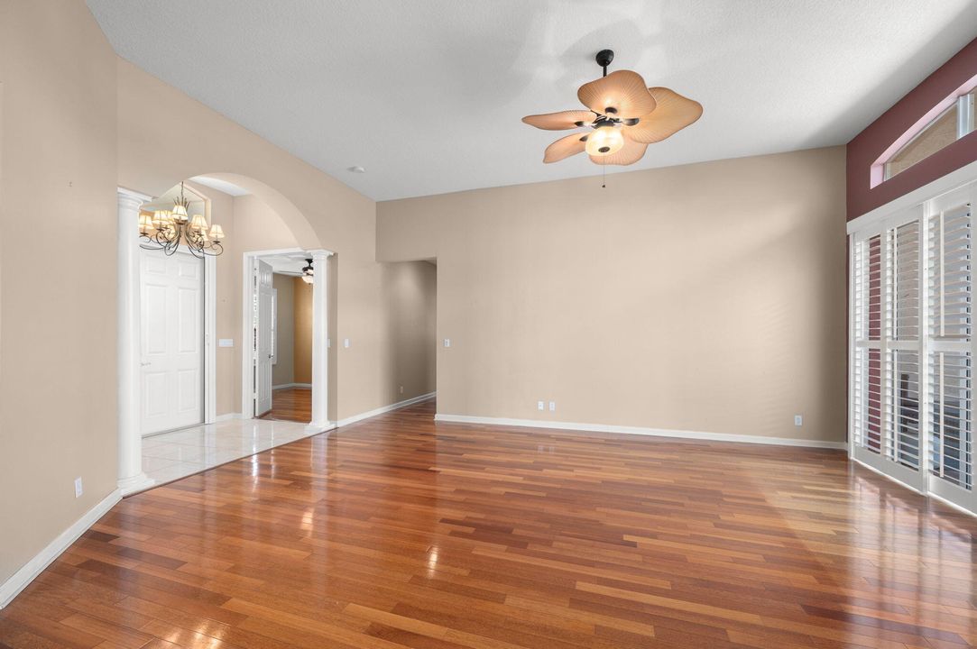 For Sale: $489,900 (2 beds, 2 baths, 2211 Square Feet)