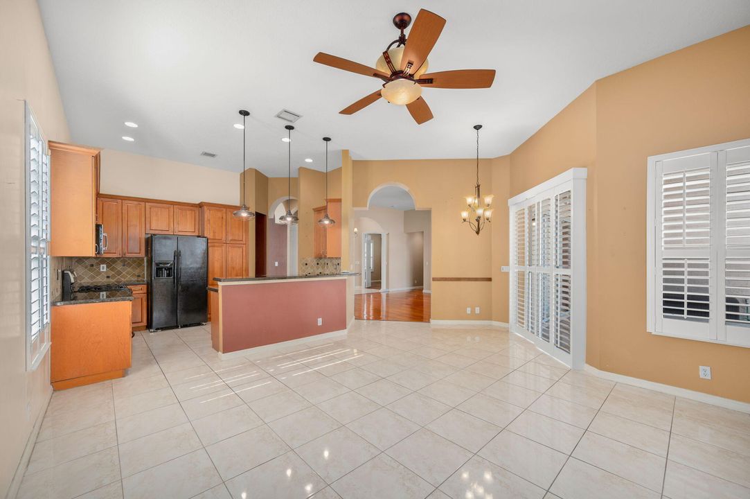 For Sale: $489,900 (2 beds, 2 baths, 2211 Square Feet)