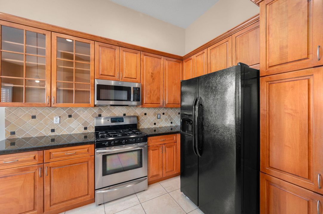 For Sale: $489,900 (2 beds, 2 baths, 2211 Square Feet)