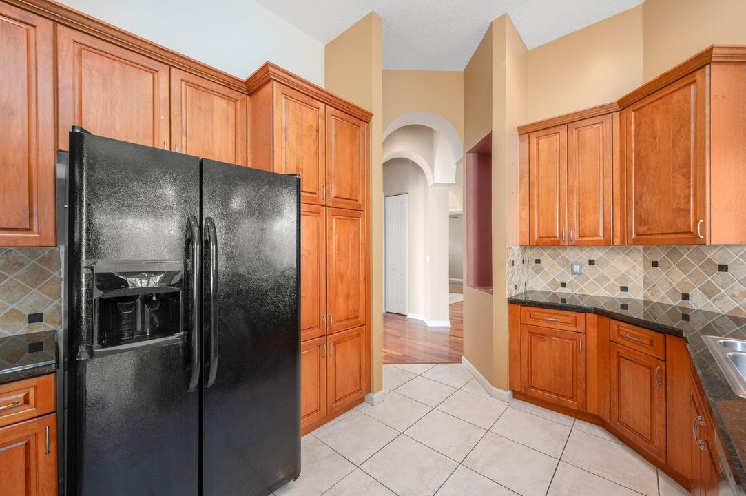 For Sale: $489,900 (2 beds, 2 baths, 2211 Square Feet)