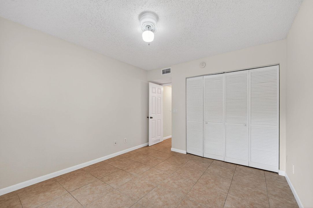 For Sale: $230,000 (2 beds, 2 baths, 986 Square Feet)