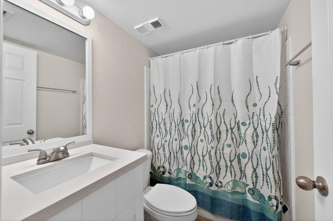 For Sale: $230,000 (2 beds, 2 baths, 986 Square Feet)