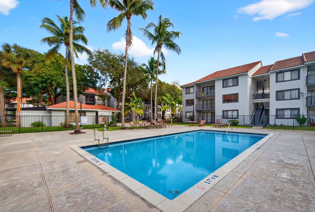 For Sale: $230,000 (2 beds, 2 baths, 986 Square Feet)