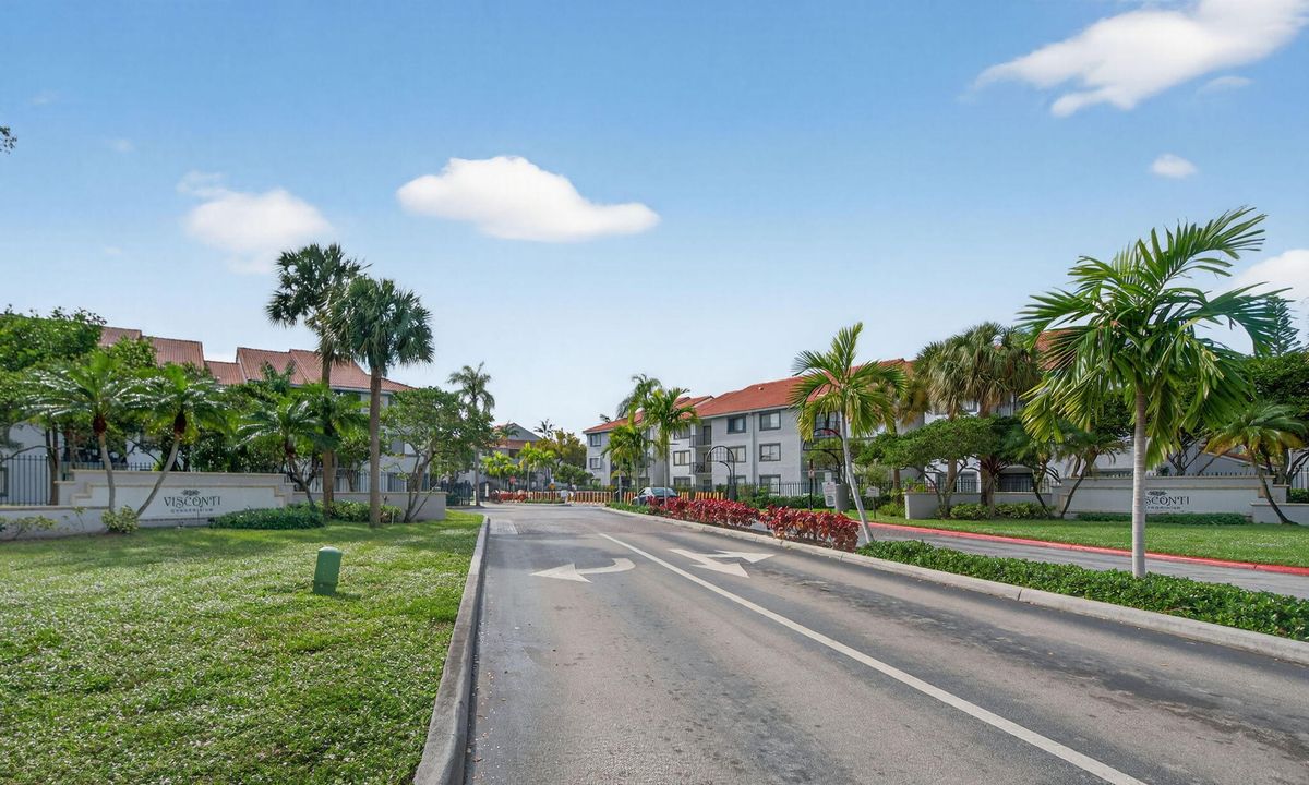 For Sale: $230,000 (2 beds, 2 baths, 986 Square Feet)