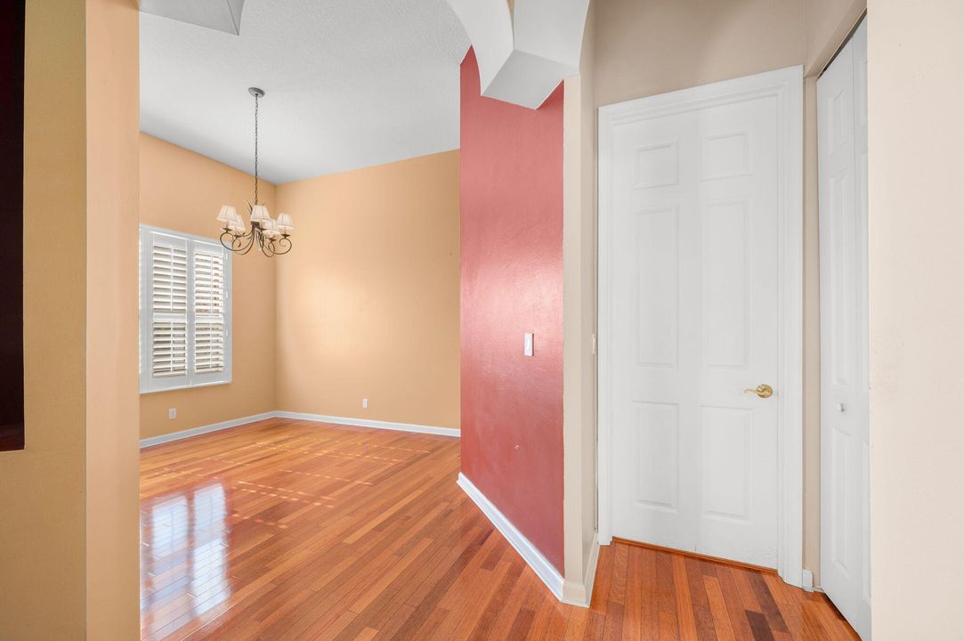 For Sale: $489,900 (2 beds, 2 baths, 2211 Square Feet)