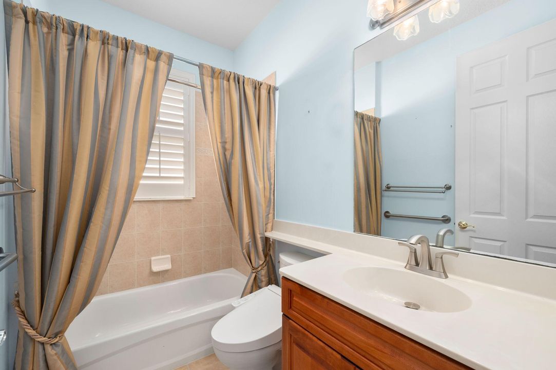 For Sale: $489,900 (2 beds, 2 baths, 2211 Square Feet)