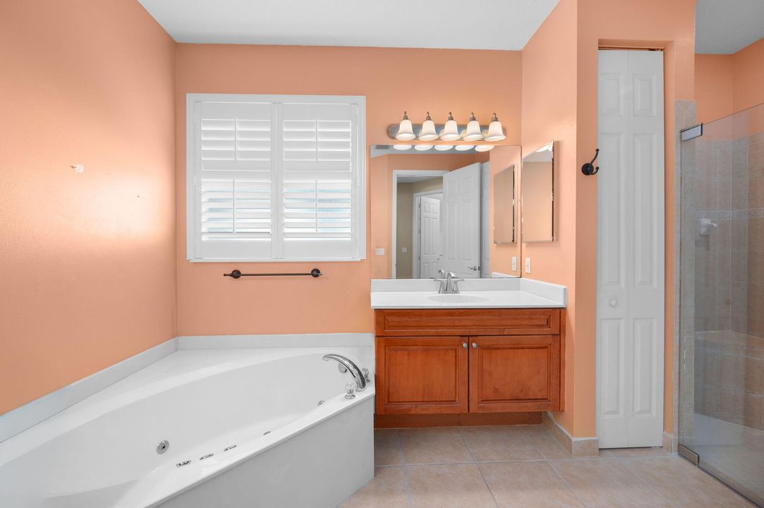 For Sale: $489,900 (2 beds, 2 baths, 2211 Square Feet)