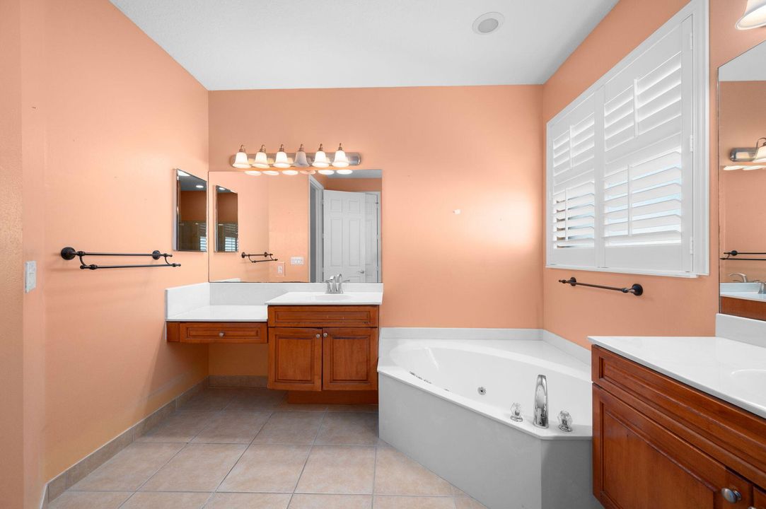 For Sale: $489,900 (2 beds, 2 baths, 2211 Square Feet)