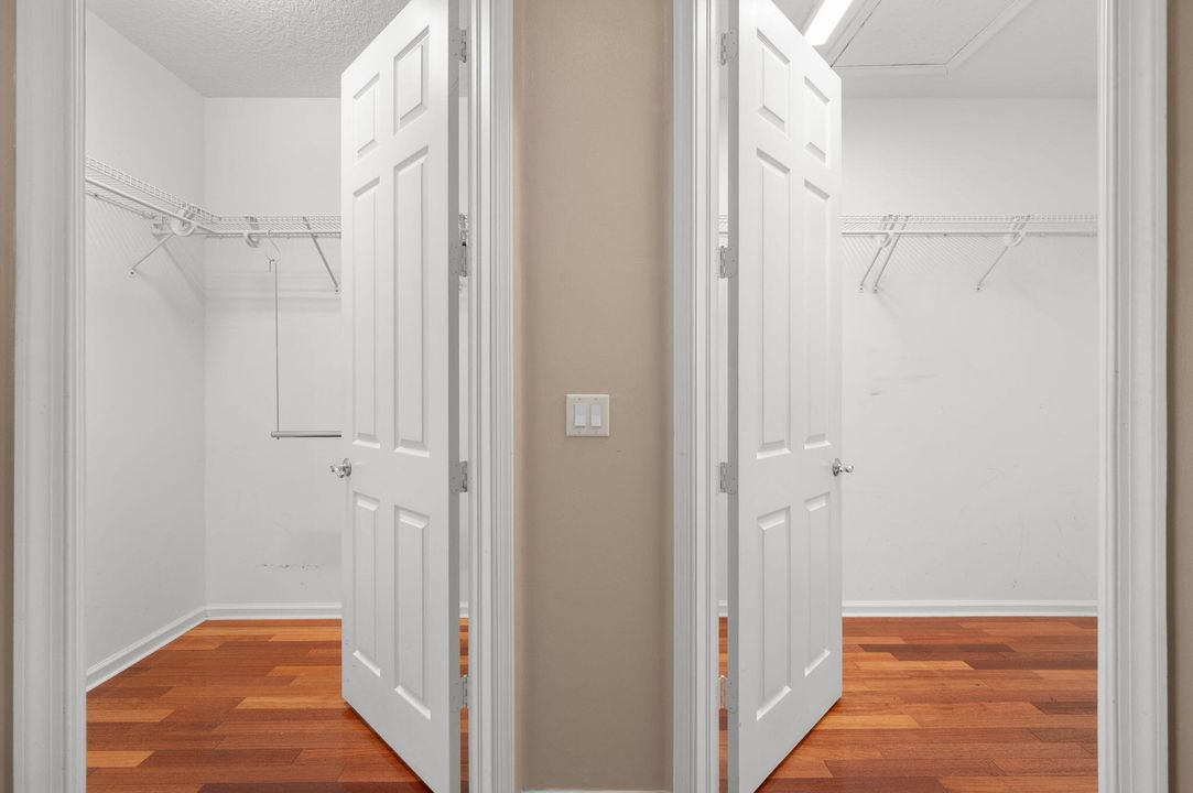 For Sale: $489,900 (2 beds, 2 baths, 2211 Square Feet)