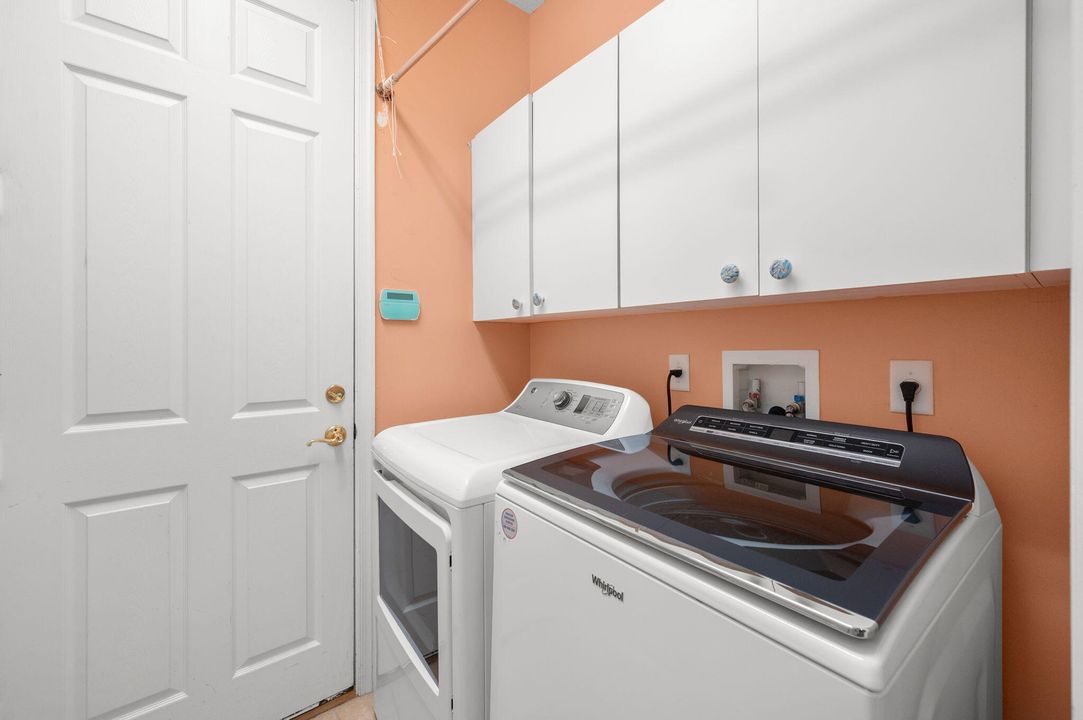 For Sale: $489,900 (2 beds, 2 baths, 2211 Square Feet)