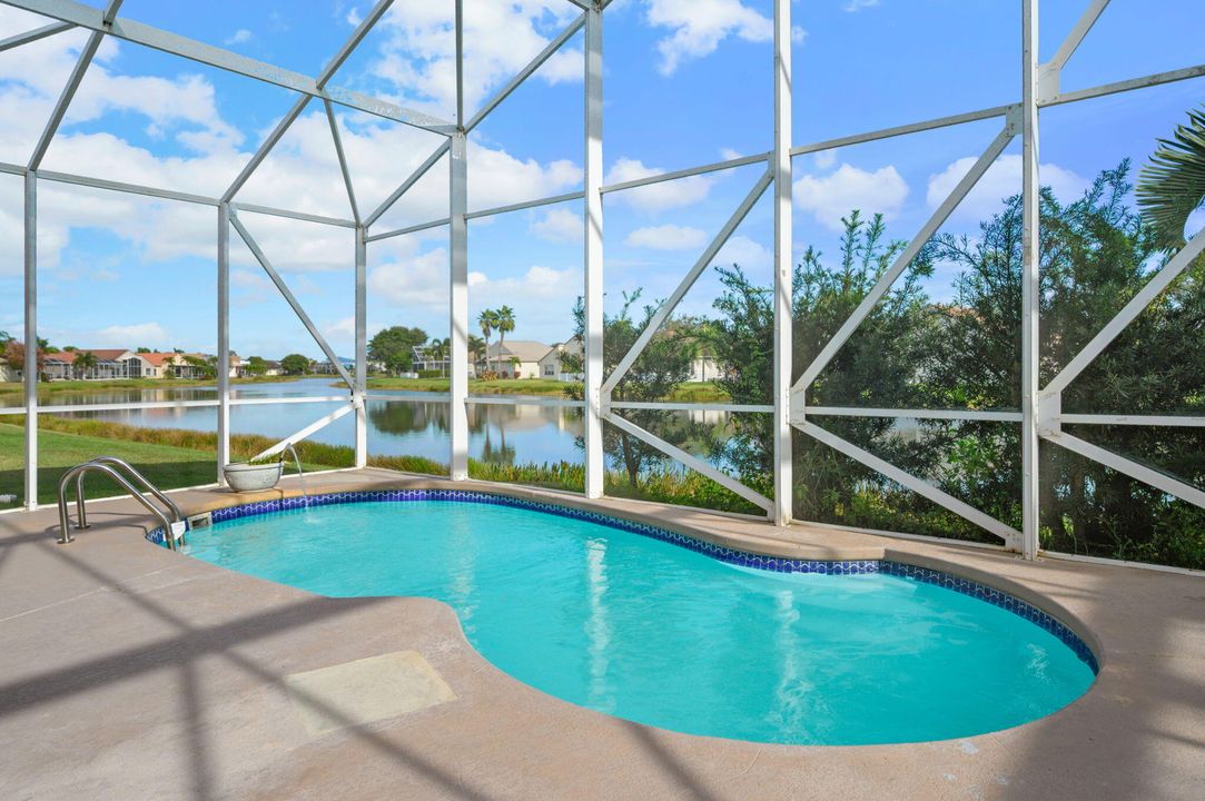 For Sale: $489,900 (2 beds, 2 baths, 2211 Square Feet)