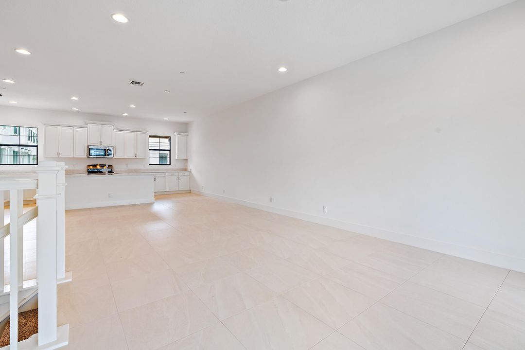 En Renta: $5,250 (4 camas, 3 baños, 2252 Pies cuadrados)