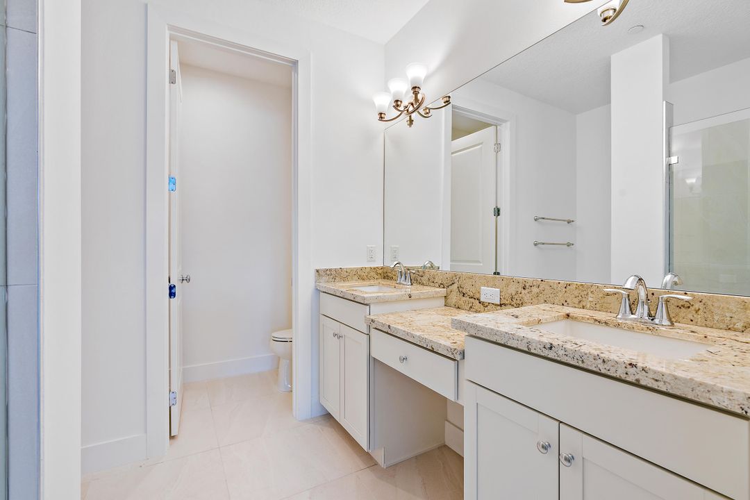 En Renta: $5,250 (4 camas, 3 baños, 2252 Pies cuadrados)