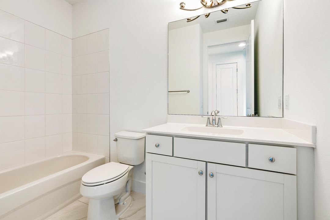 En Renta: $5,250 (4 camas, 3 baños, 2252 Pies cuadrados)