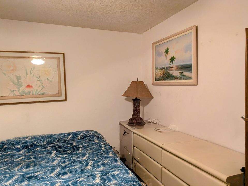 For Sale: $70,000 (2 beds, 1 baths, 894 Square Feet)