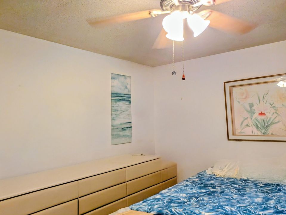 For Sale: $70,000 (2 beds, 1 baths, 894 Square Feet)