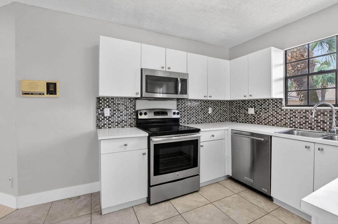 For Rent: $4,000 (3 beds, 2 baths, 2174 Square Feet)