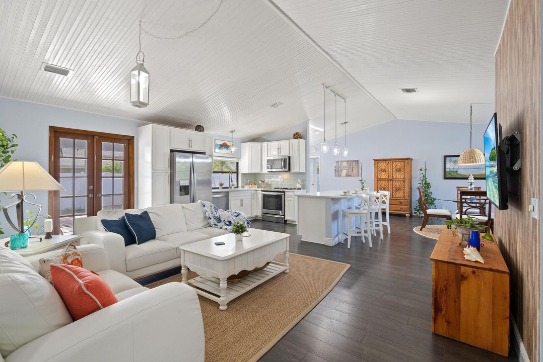 For Sale: $595,000 (3 beds, 2 baths, 1509 Square Feet)