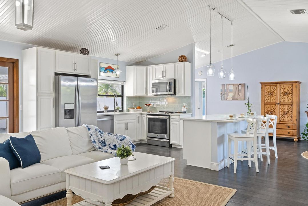 For Sale: $595,000 (3 beds, 2 baths, 1509 Square Feet)