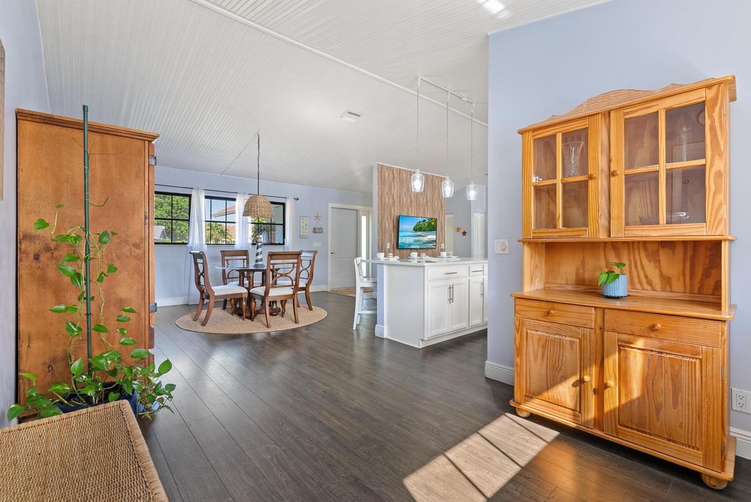 For Sale: $595,000 (3 beds, 2 baths, 1509 Square Feet)