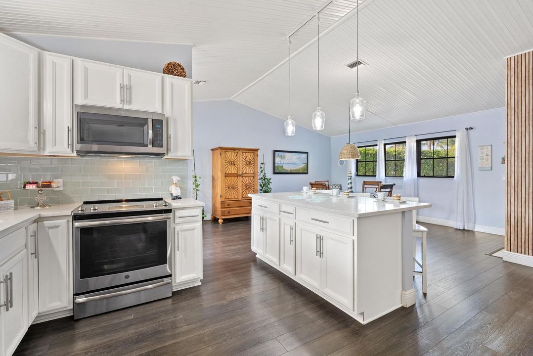 For Sale: $595,000 (3 beds, 2 baths, 1509 Square Feet)