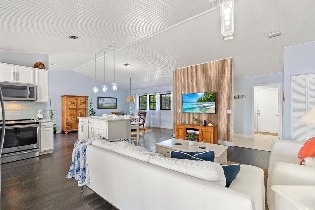 For Sale: $595,000 (3 beds, 2 baths, 1509 Square Feet)