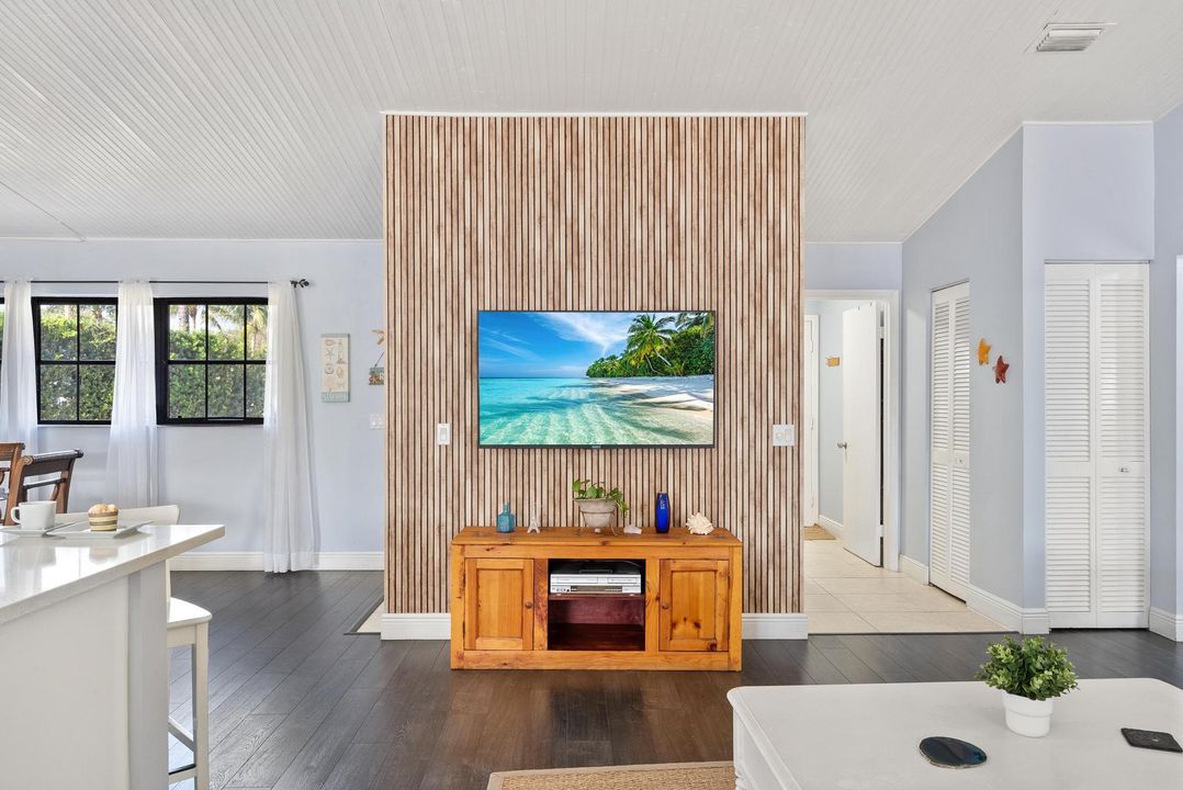 For Sale: $595,000 (3 beds, 2 baths, 1509 Square Feet)