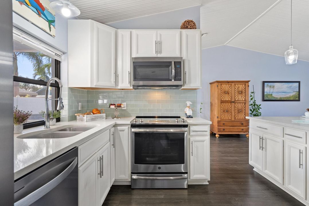 For Sale: $595,000 (3 beds, 2 baths, 1509 Square Feet)