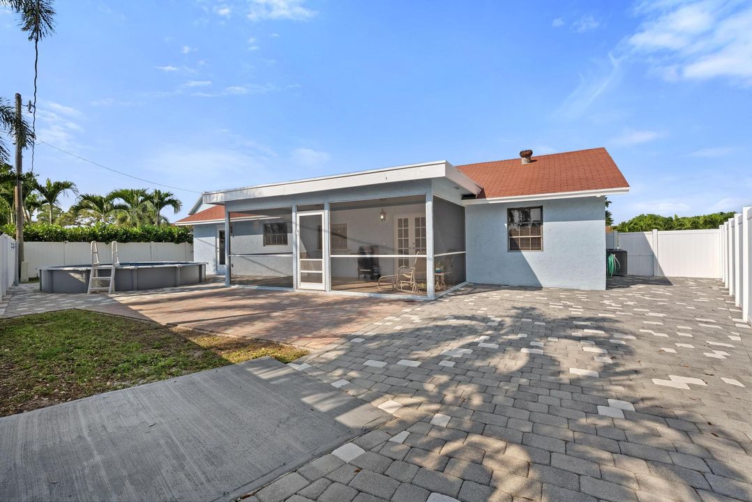 For Sale: $595,000 (3 beds, 2 baths, 1509 Square Feet)