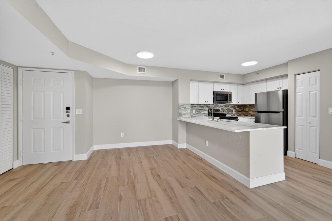 For Rent: $3,200 (2 beds, 2 baths, 1036 Square Feet)