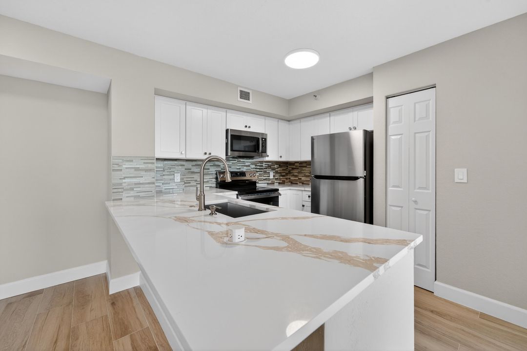 For Rent: $3,200 (2 beds, 2 baths, 1036 Square Feet)