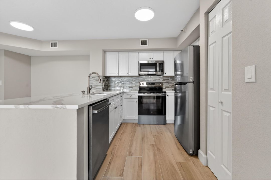 For Rent: $3,200 (2 beds, 2 baths, 1036 Square Feet)