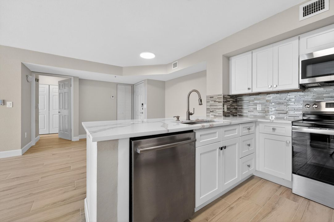 For Rent: $3,200 (2 beds, 2 baths, 1036 Square Feet)