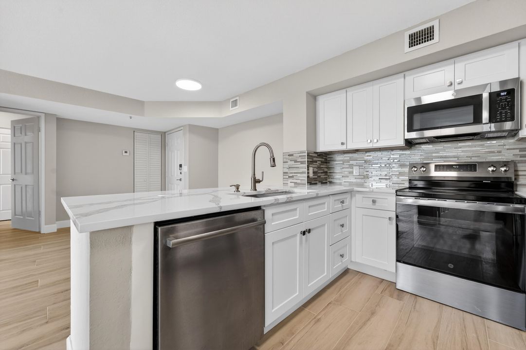 For Rent: $3,200 (2 beds, 2 baths, 1036 Square Feet)