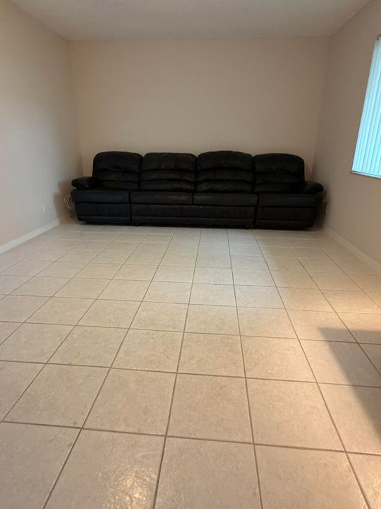 合同活跃: $1,550 (1 贝兹, 1 浴室, 760 平方英尺)