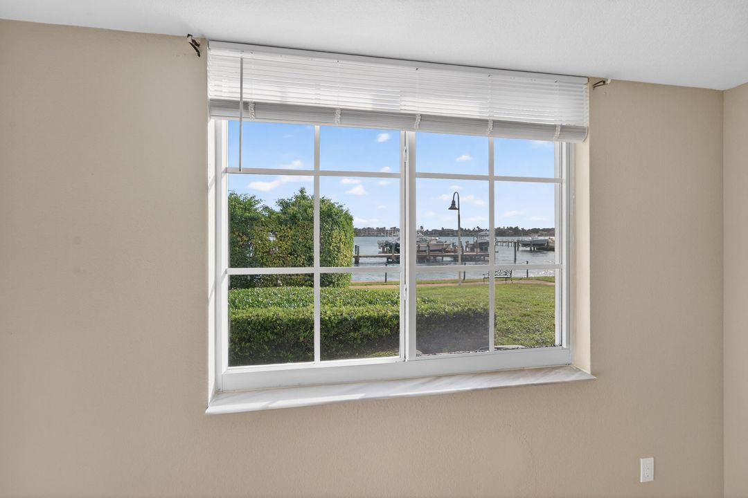 For Rent: $3,200 (2 beds, 2 baths, 1036 Square Feet)