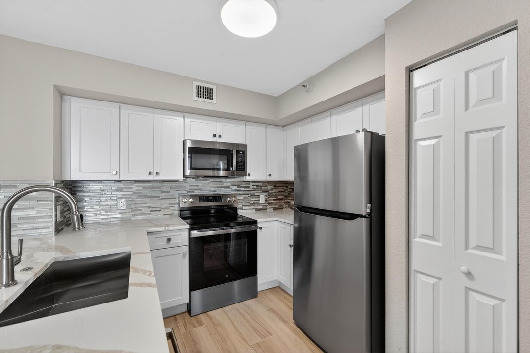 For Rent: $3,200 (2 beds, 2 baths, 1036 Square Feet)