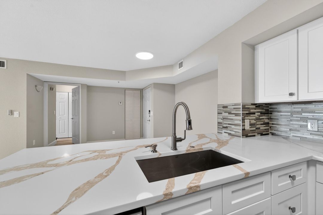 For Rent: $3,200 (2 beds, 2 baths, 1036 Square Feet)