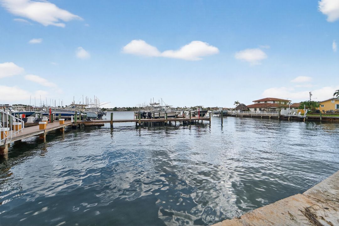 For Rent: $3,200 (2 beds, 2 baths, 1036 Square Feet)