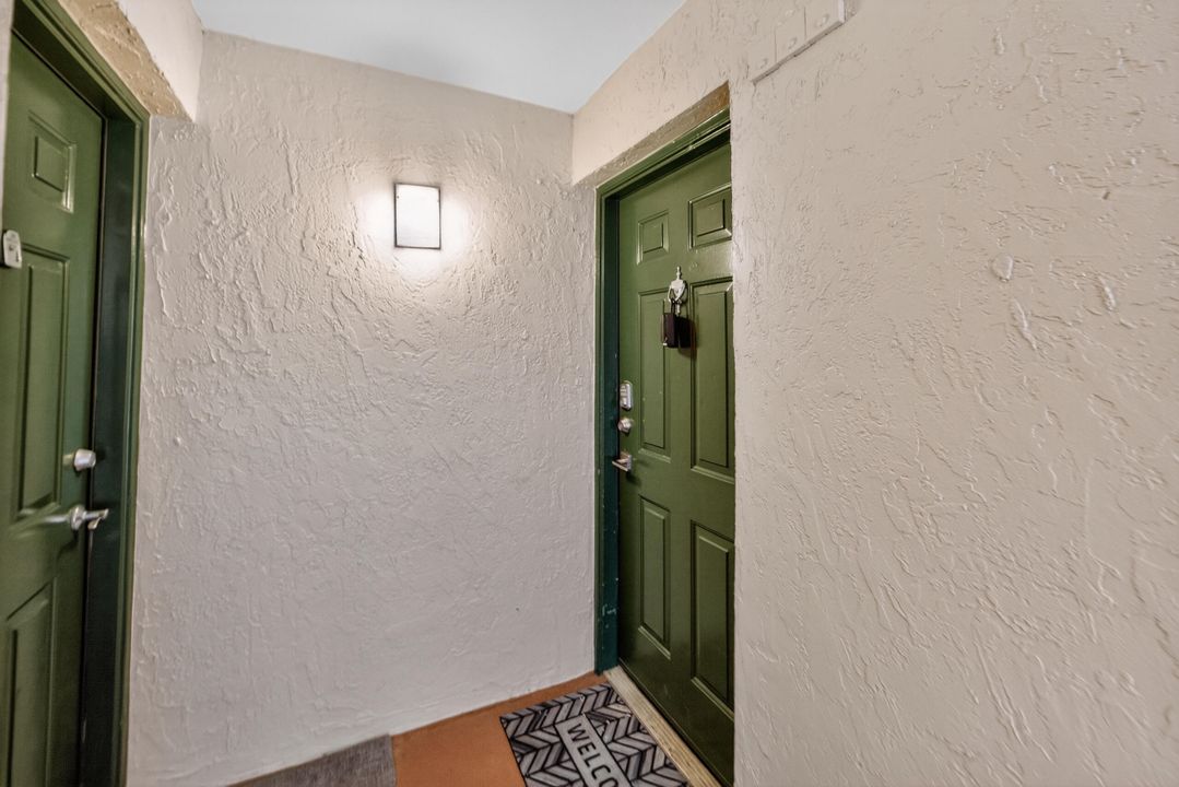 For Rent: $3,200 (2 beds, 2 baths, 1036 Square Feet)