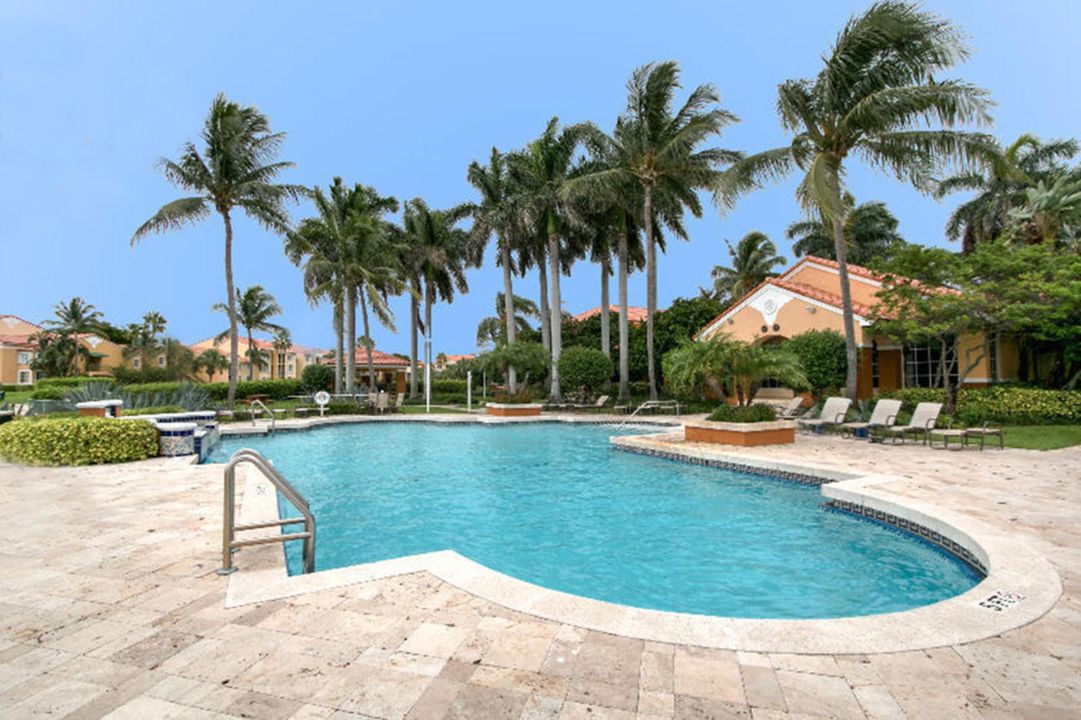 For Rent: $3,200 (2 beds, 2 baths, 1036 Square Feet)