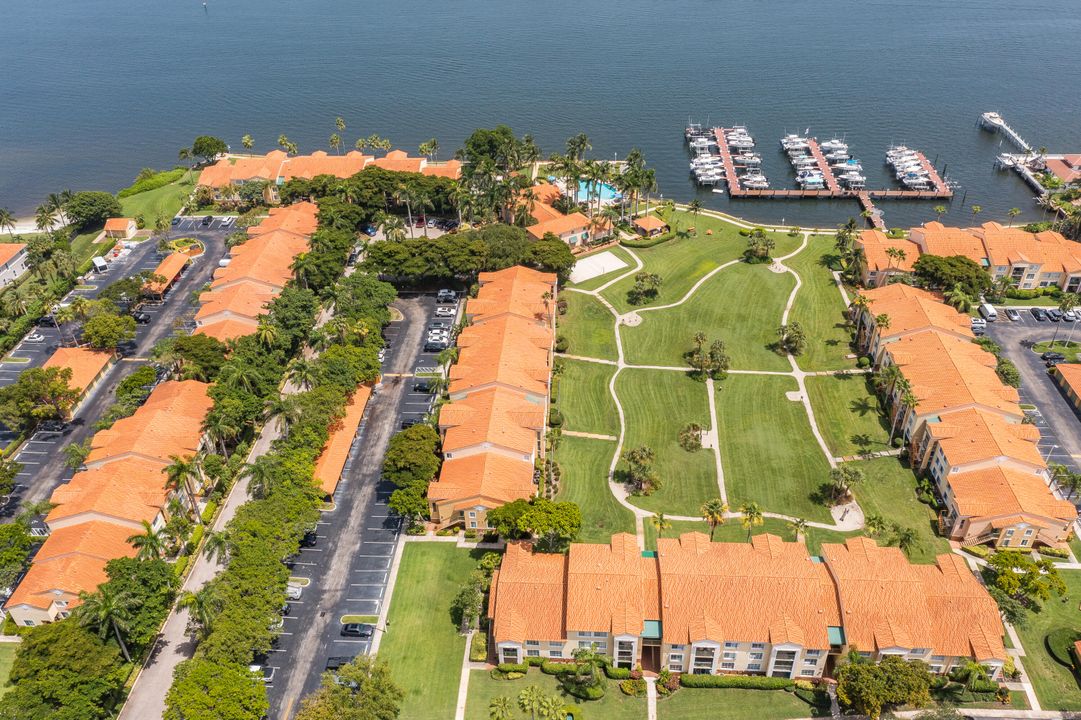 For Rent: $3,200 (2 beds, 2 baths, 1036 Square Feet)