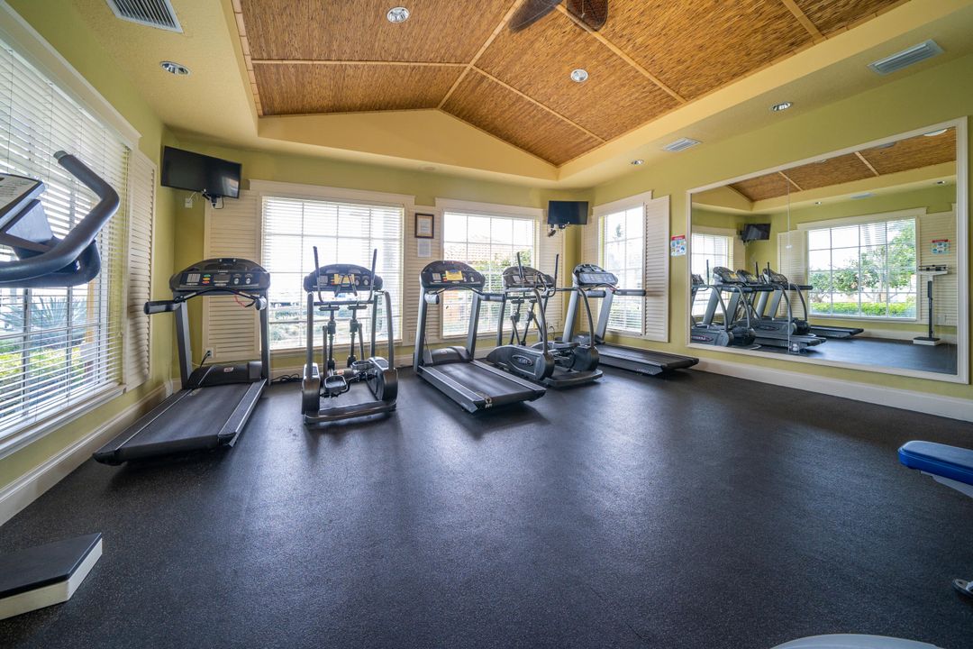 For Rent: $3,200 (2 beds, 2 baths, 1036 Square Feet)